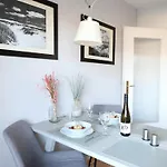 Modernes 2-zimmer-appartement Mit Balkon. Apartment