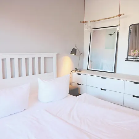 Modernes 2-zimmer-appartement Mit Balkon. *