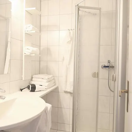 Modernes 2-zimmer-appartement Mit Balkon. Apartman
