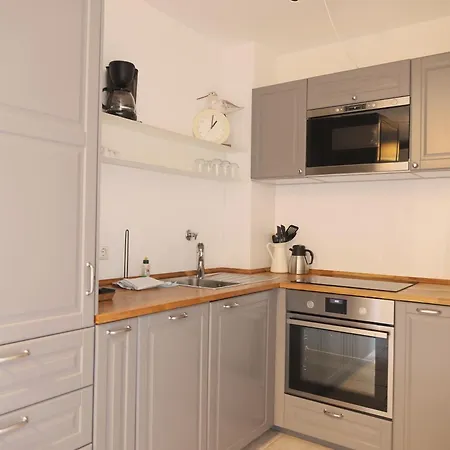 Modernes 2-zimmer-appartement Mit Balkon. Apartment *